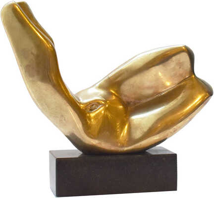 Архипенко Александр Порфирьевич. Модель 1911 г., отливка 1960-1980-е гг.-Бронза; патинирование. На каменном основании-Подпись на основании: «Archipenko 1911»-Размеры: высота - 13,5 см, диаметр основания - 8,5 см